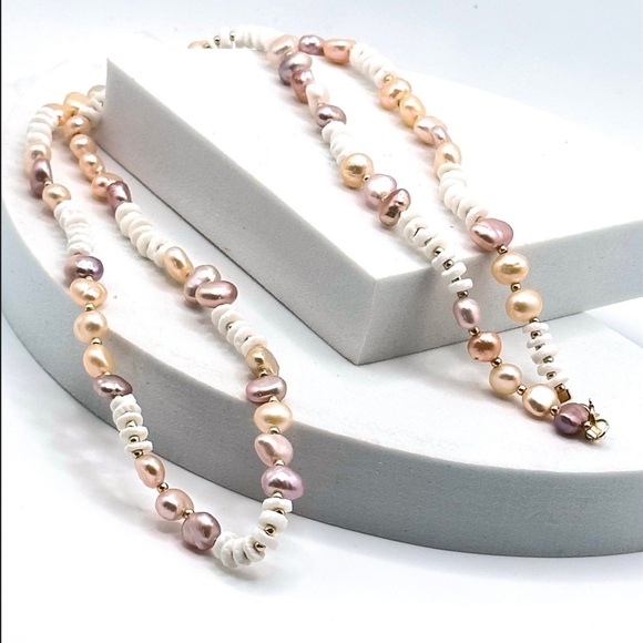 Pastel coloured pearl nugget necklace with gold beads and white puka shells. - Picture 3 of 7